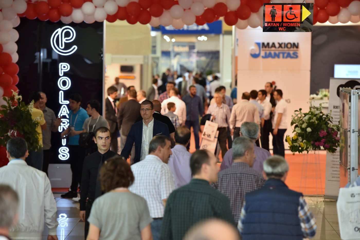 Picture of crowds at Busworld Turkey